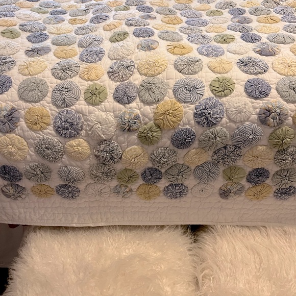 Rare!! Pottery Barn Handmade Yo-Yo Puff Quilt 90”x90” - Picture 3 of 15